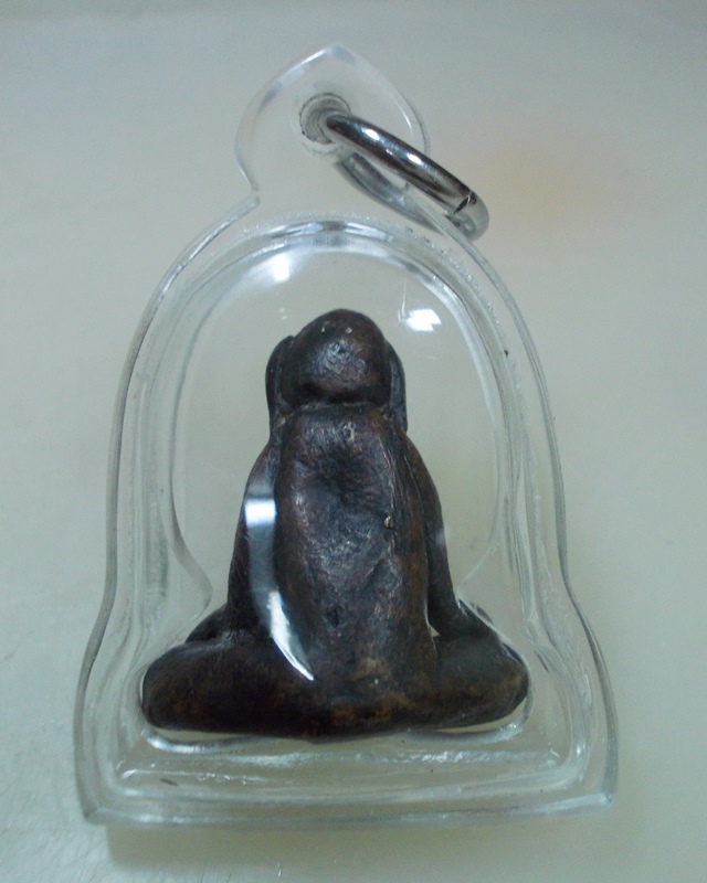 พระหล่อไม่ทราบที่ ศิลปะคล้ายทางใต้ครับ