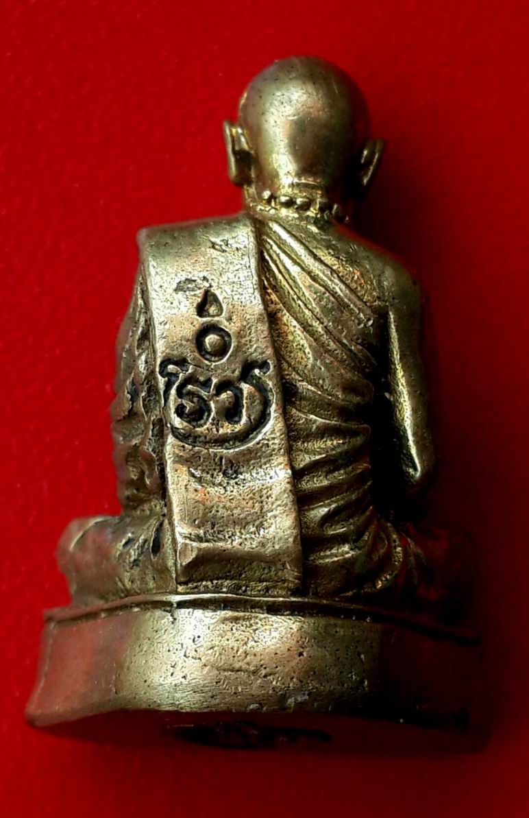 รูปเหมือนลอยองค์เนื้อทองผสมหลวงปู่โง่น โสรโย วัดพระพุทธบาทเขารวก อ.ตะพานหิน จ.พิจิตร