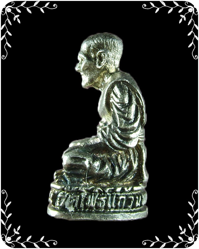 รุปหล่อหลวงพ่อวอน วัดโพธิ์แก้วนพคุณ เนื้อเงิน