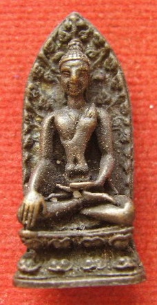 พระรอด หลังพระฤาษี วัดพันอ้น จ.เชียงใหม่