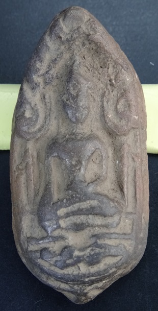 พระขุนแผน แตงกวาผ่าซีก ไม่ทราบประวัติจัดสร้าง สภาพสวยลึก