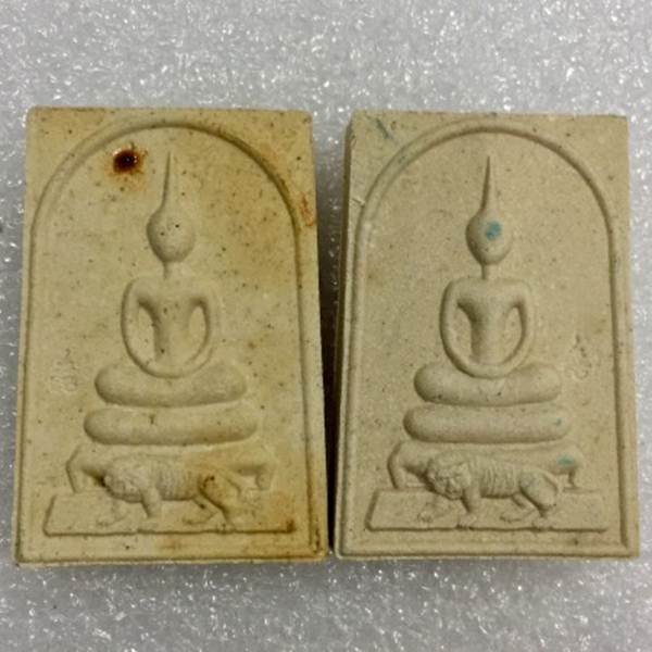 เปิดเป็นคู่ ตะกรุดเงิน+โรยพลอย ของดีปีลึก สมเด็จขี่เสือเนื้อผงพรายกุมาร ปี่ 53 พร้อมกล่องเดิม จำนวน 