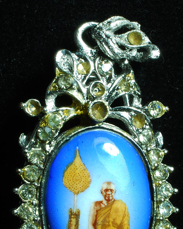  ล็อคเก็ตรูปหลวงพ่อฤาษีลิงดำ ล้อมเพชรลงยา วัดท่าซุง