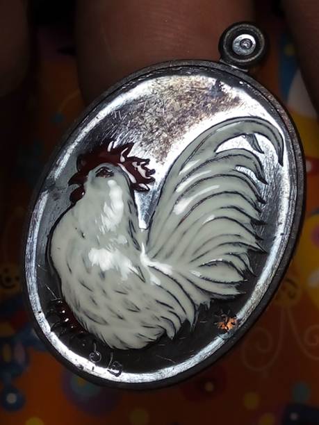 รุ่นแรกไก่หลวงปู่จื่อรุ่นมหาลาภโภคทรัพย์ เนื้อทองแดงลงสีขาว หมายเลข  62 สภาพสวยค่ะ