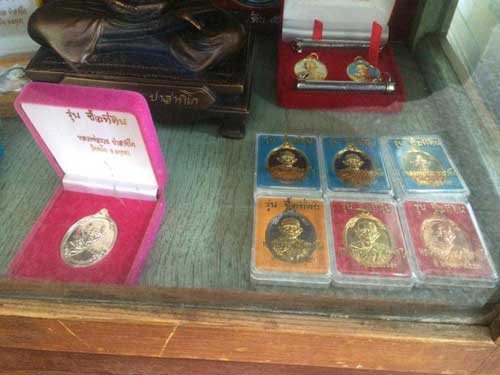 *เหรียญซื้อที่ดินปี 57(เนื้อทองแดงผิวไฟห่วงตัน) หลวงพ่อรวย วัดตะโก จ.อยุธยา ตอกโค๊ด+เกศา สวยๆหนาๆซีล