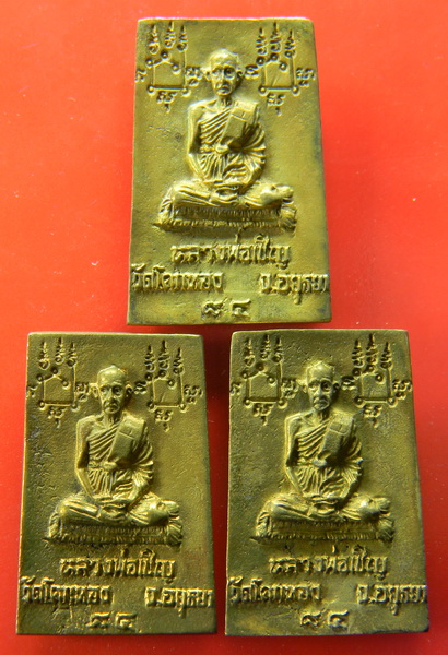 เคาะแรกแดง...พระสมเด็จปรกโพธิ์ รุ่นแรก ๒๕๓๓...เนื้อฝาบาตร ๓ องค์...หลวงพ่อเชิญ