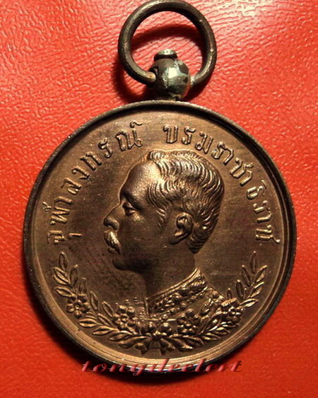 เหรียญปราบฮ่อ เทิดพระเกียรติ ร.5 หลวงพ่อเกษม เขมโก สวยมากพร้อมซองเดิมค่ะ