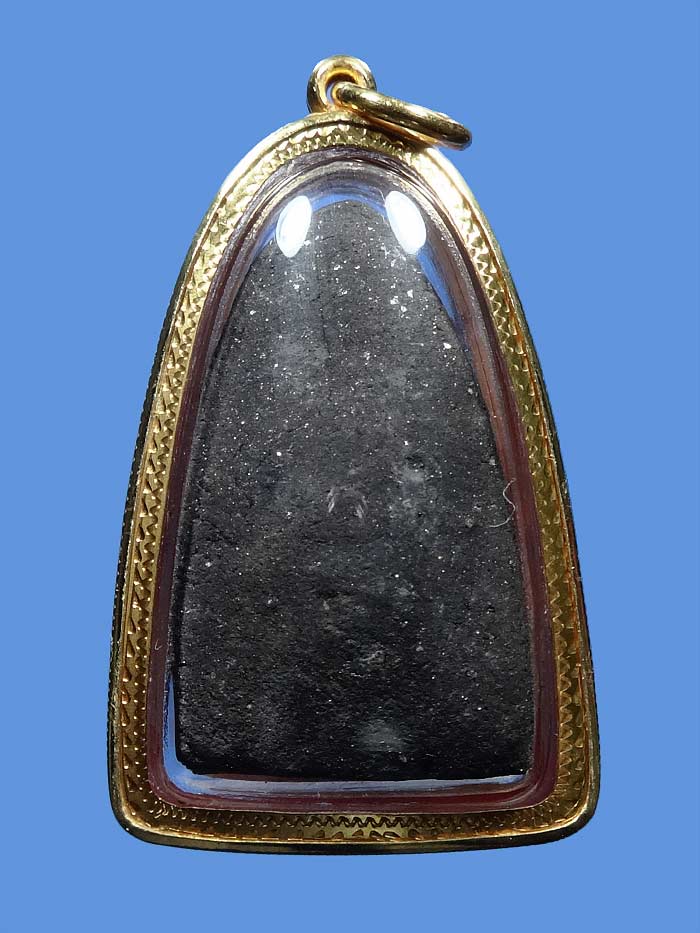 (1) หลวงปู่ทวด เนื้อว่าน ปี 24 พิมพ์กลาง เลี่ยมทอง พร้อมบัตร