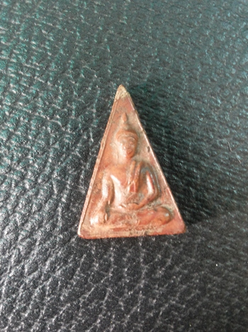 พระนางพญาหลวงพ่อแพ เนื้อดิน