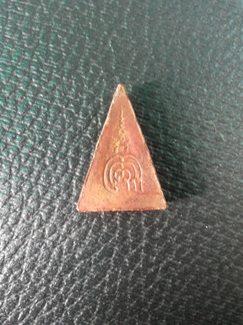 พระนางพญาหลวงพ่อแพ เนื้อดิน