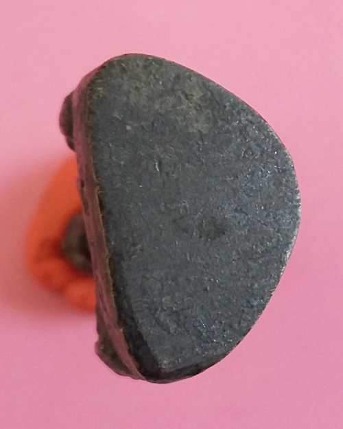 รูปหล่อรุ่นแรกหลวงปู่กิ่ม วัดบางพลีกลาง  สมุทรปราการ  สวย นิยมครับ