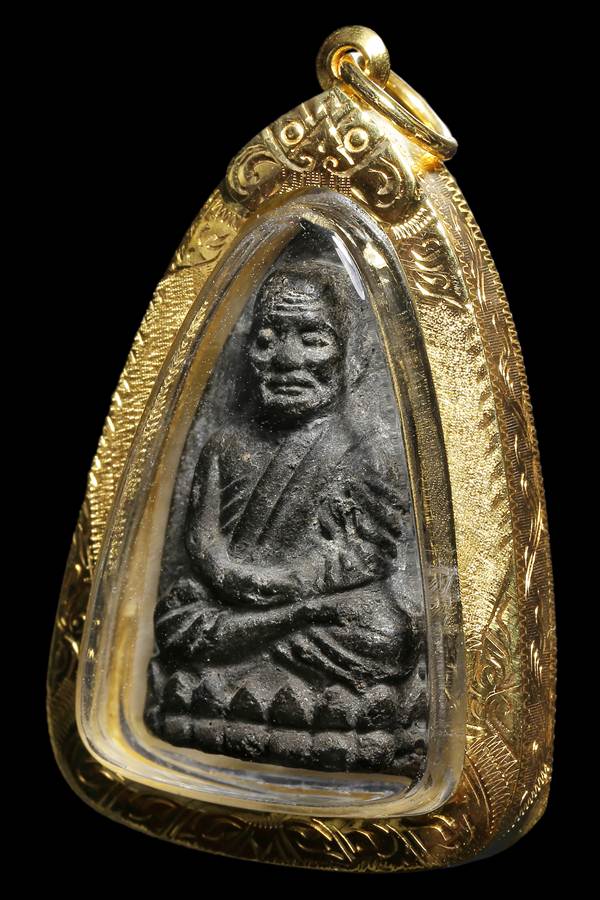 พระหลวงปู่ทวดเนื้อว่านปี 2524 พิมพ์กลาง เลี่ยมทองยกซุ้มงามๆ+บัตรรับรอง