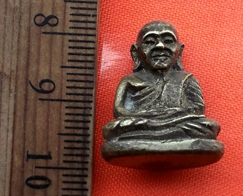 เริ่ม 10 บาท กับ รูปหล่อหลวงพ่อเงิน  …BB383