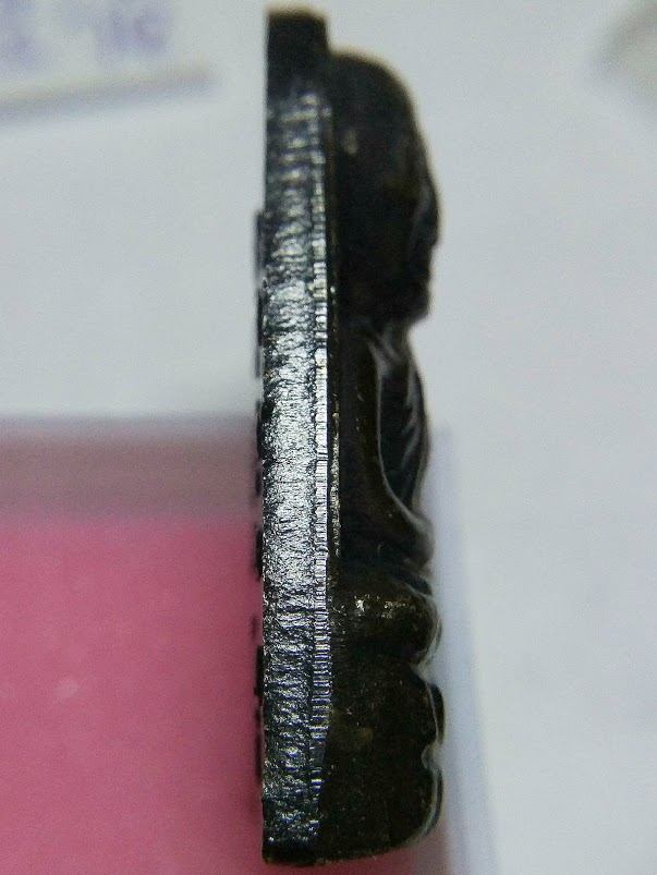 หลวงปู่ทวดหลังหนังสือ วัดช้างให้ ปี 2524 พิมพ์กรรมการ หลัง 3 จุด นิยม 