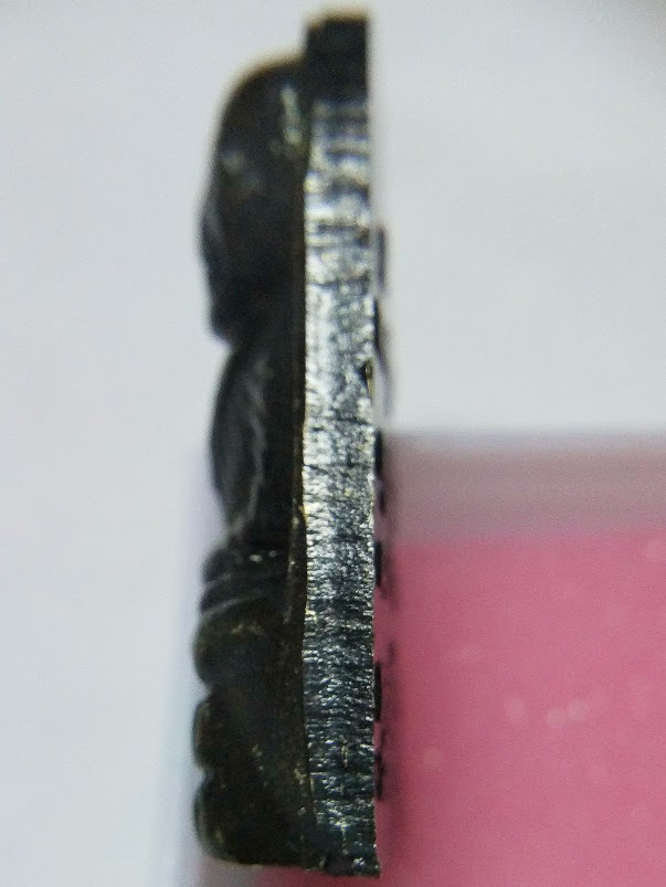 หลวงปู่ทวดหลังหนังสือ วัดช้างให้ ปี 2524 พิมพ์กรรมการ หลัง 3 จุด นิยม 