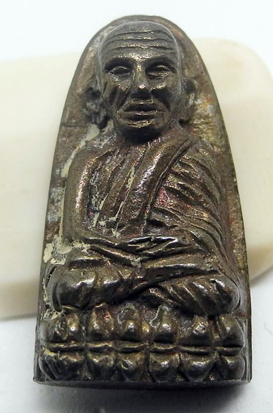 (..เคาะเดียว..)...หลวงปู่ทวด หลังเตารีด เนื้อนวะ พิมพ์กลาง รุ่นสร้างโรงพยาบาลโคกโพธิ์ ปี 2539