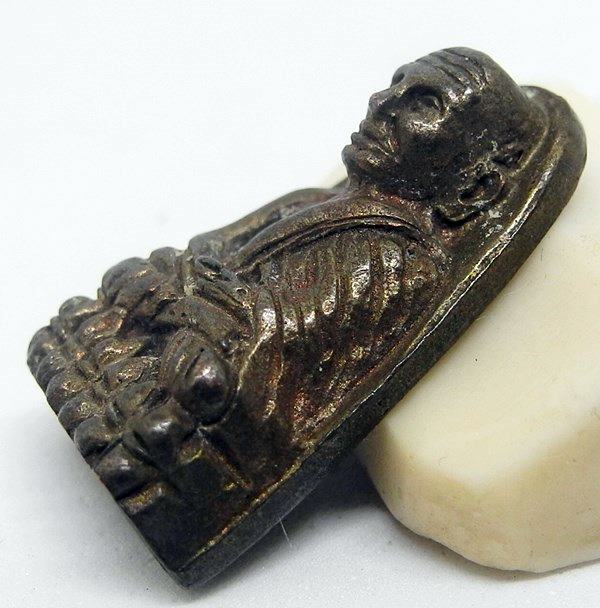 (..เคาะเดียว..)...หลวงปู่ทวด หลังเตารีด เนื้อนวะ พิมพ์กลาง รุ่นสร้างโรงพยาบาลโคกโพธิ์ ปี 2539