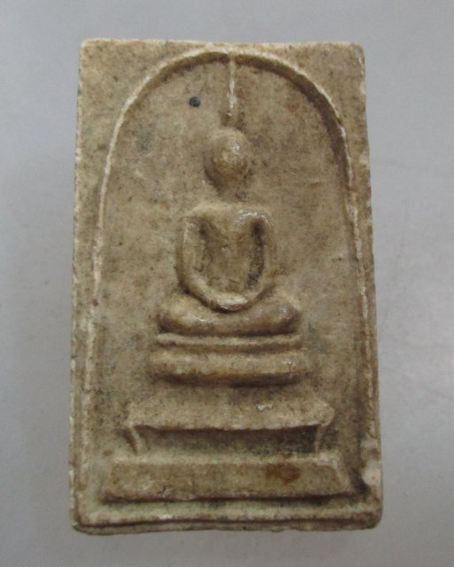 20 บาท  พระสมเด็จเกสร๑๐๘  หลวงพ่อแพ วัดพิกุลทอง จ สิงห์บุรี ปี๐๙