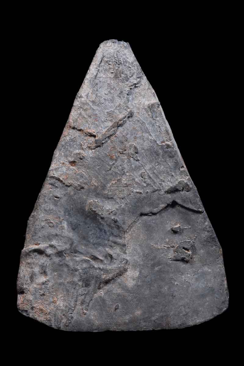 พระท่ากระดานหูช้าง กรุวัดเทวสังฆาราม(เหนือ) กาญจนบุรี เนื้อชินตะกั่วสนิมแดง พระสวยเดิมๆ มีติดทองเดิม