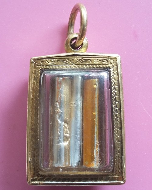 เคาะเดียวแดง++รูปภาพหลังตะกรุด หลวงพ่อเงิน  วัดดอนยายหอม พร้อมเลี่ยมทองกันน้ำครับ