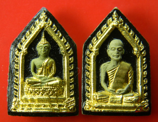 เคาะแรกแดง...ผงใบตองพิมพ์เล็ก ลงรักปิดทองใหม่ ๒๕๑๕...พระพุทธสิหิงค์ + รูปเหมือนท่านเจ้าคุณนรรัตน์