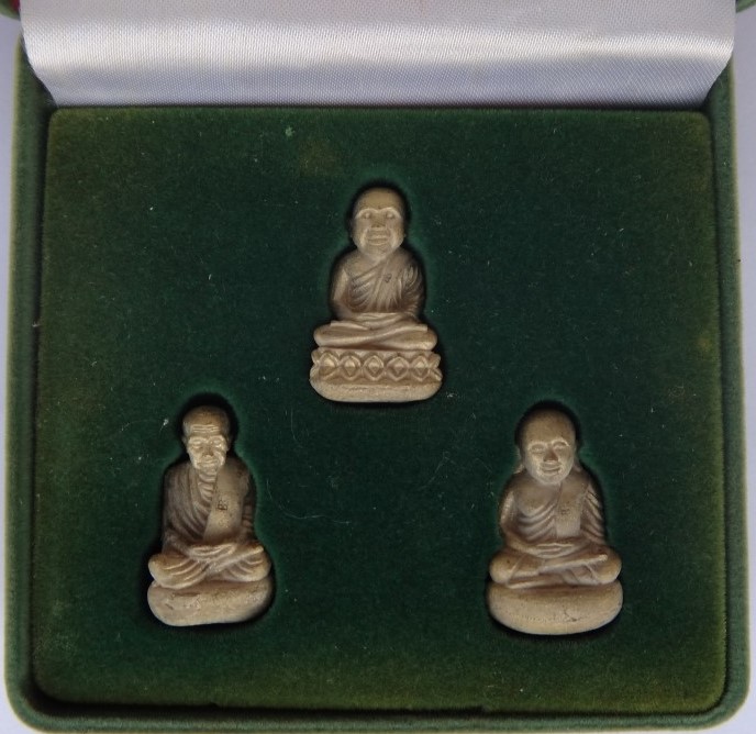  รูปหล่อเบ้าทุบหลวงปู่ทวด สมเด็จโต หลวงพ่อเงิน รุ่นบารมีแผ่ไพ ศาล พิธีวัดสุทัศน์ ปี 42 เคาะเดียว