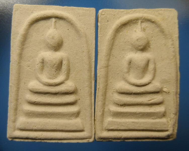 [[ เคาะแรกเริ่ม 20 บาท ]]   พระสมเด็จหลังรูปเหมือน  หลวงปู่บุญตา วัดคลองเกตุ ลพบุรี รวม 2 องค์ ( 9 )