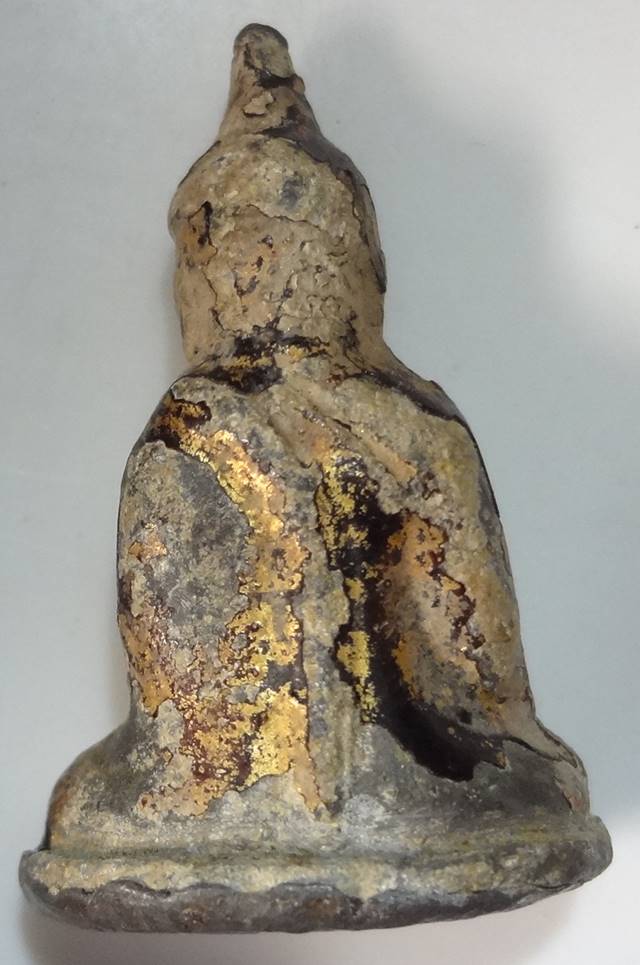 พระกรุวัดเชิงท่าสนิมแดงรักทองเดิมๆครับ