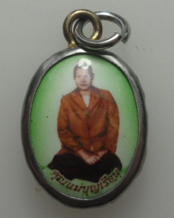 *** กรุงเทพฯ *** ล็อคเก็ตคุณแม่บุญเรือน หลังยันต์พุทโธ วัดอาวุธวิกสิตาราม (ฉากเขียว/เล็ก)