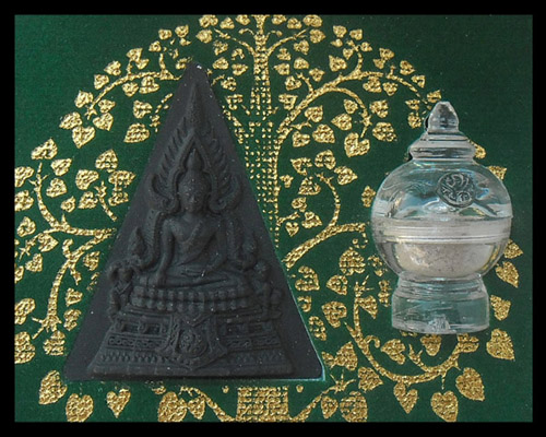 >> เคาะเดียว << พระพุทธชินราชจำลอง เนื้อผง 84 พรรษา พระบาทสมเด็จพระเจ้าอยู่หัว