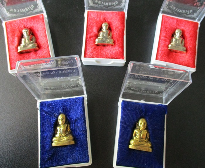 หลวงพ่อเงินวัดยางสามต้น ปี 53 ทั้งหมด 5 องค์ (เคาะเดียว)