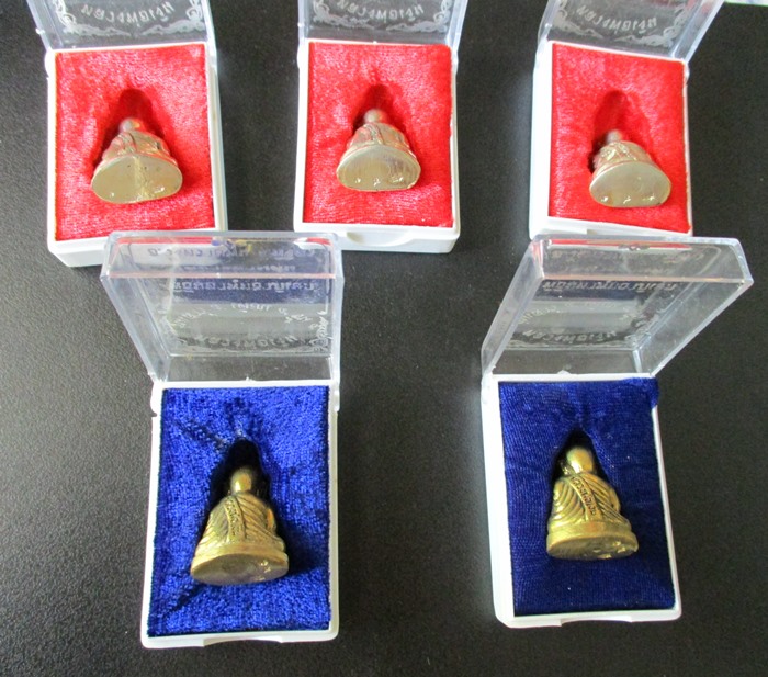 หลวงพ่อเงินวัดยางสามต้น ปี 53 ทั้งหมด 5 องค์ (เคาะเดียว)