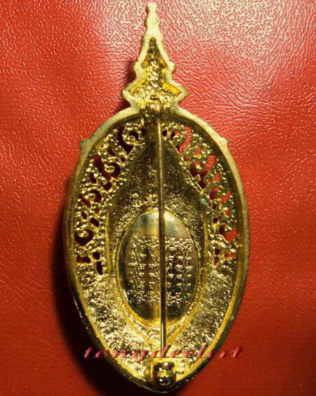 ล็อกเก็ตหลวงพ่อฤาษีลิงดำ วัดท่าซุง กะไหล่ทองประดับเพชร สวยมากค่ะ