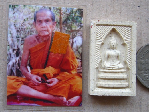 2in1 สมเด็จแหวกม่าน หลังพระแม่ธรณีบีบมวยผม + รูปเคลือบพลาสติก มีจีวร+เกศา หลวงปู่หมุน จ.ศรีสะเกษ