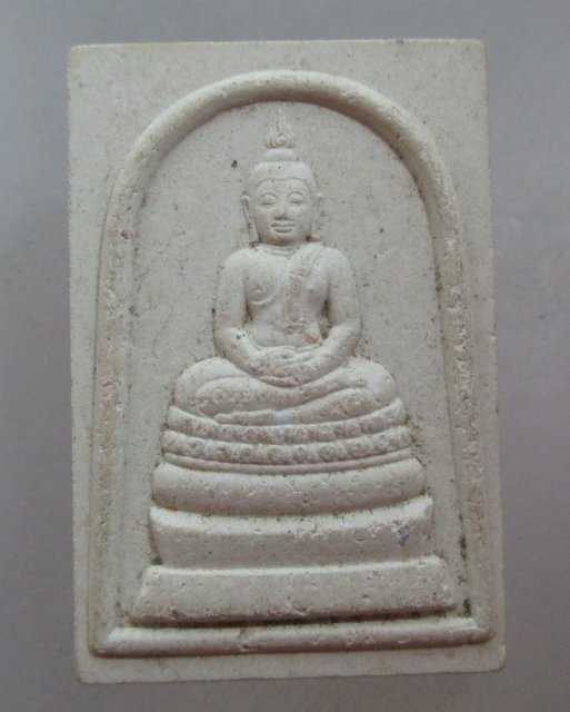 20 บาท พระพุทธนวมมหาราชายุจฉับปริวัตนมงคล เนื้อผง 72 พรรษา รัชกาลที่ 9 ปี พ.ศ.2542