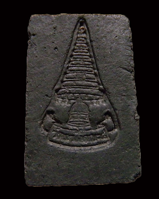 พระสมเด็จปิดตา เจ้าคุณเที่ยง วัดระฆังฯ กรุงเทพฯ สร้างจากเนื้อดินหุ่นหรือดินไทย ที่เหลือจากพิธีการสร้