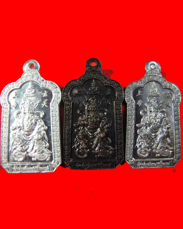 เหรียญที่ละลึกศาลเจ้าพ่อเสือแฮปปี้แลนด์ ครบ30ปี เหรียญสวยพุทธคุณดีชาวบางกะปิทราบดีครับ 