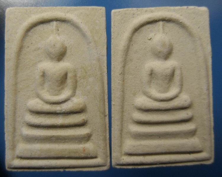 [[ เคาะแรกเริ่ม 20 บาท ]]พระสมเด็จหลังรูปเหมือน  หลวงปู่บุญตา วัดคลองเกตุ ลพบุรี รวม 2 องค์ (27)