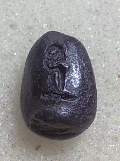 พระพิจิตรเม็ดน้อยหน่าหลังจาร พอสวยครับ