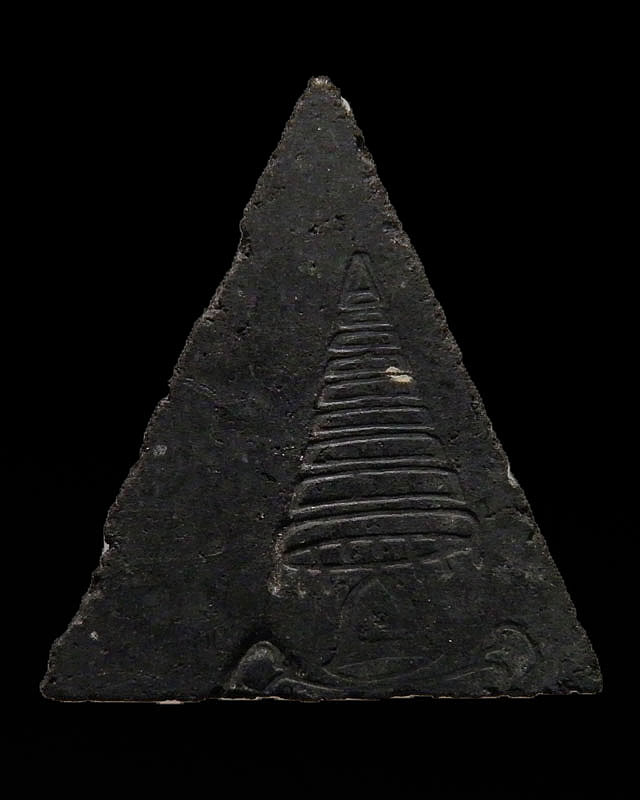 พระสมเด็จสามเหลี่ยม(หายาก) เจ้าคุณเที่ยง วัดระฆังฯ กรุงเทพฯ สร้างจากเนื้อดินหุ่นหรือดินไทย  