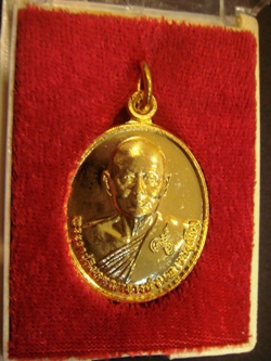 เหรียญทองแดงกะไหล่ทอง หลวงพ่อแพ วัดพิกุลทอง รุ่นเสาร์ 5 ปี 2539