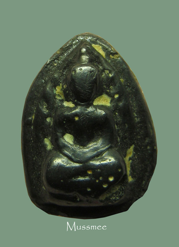  พระพิมพ์กลีบบัว หลังยันต์ เนื้อเมฆพัต หลวงพ่อครุฑ วัดขวา ง ตำนานพระเหน ียวเมือสุพรรณ