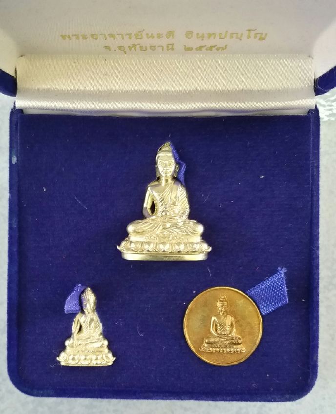 พระกริ่ง-พระชัยวัฒน์ เนื้อเงิน พระอาจารย์นะดี(สมคิด) วัดเนินสาธารณ์ จ.อุทัยธานี เลข 200