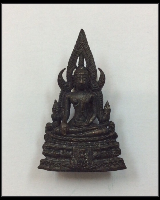 พระพุทธชินราช ภปร. รุ่นปฏิสังขรณ์ วัดพระศรีรัตนมหาธาตุ เนื้อนวโลหะ พิมพ์ใหญ่ กล่องเดิม #1