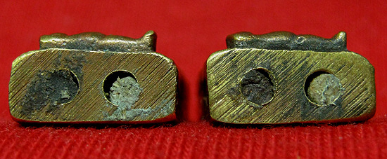 พระขุนแผนช่อฟ้าปราบมาร (ฟันลูกเดียว) เนื้อสัมฤทธิ์ อุดผง จำนวน 2 องค์ (ด้านหลังยันต์ติดไม่เต็มครับ)