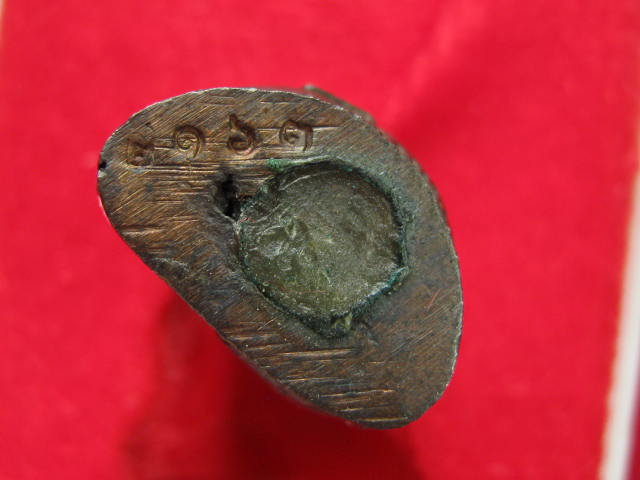 ปิดตามหาลาภ รุ่นเจริญดี หลวงปู ่คำพันธ์ ปี 36 เนื้อนวะ กล่องเดิม