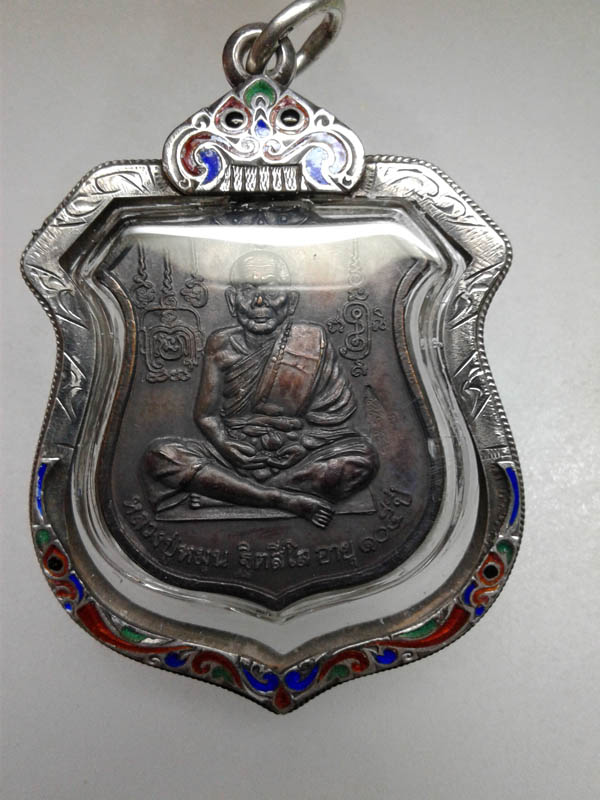 สุดยอดเหรียญยุคต้นหลวงปู่หมุน เหรียญเจริญลาภ นารายณ์ทรงครุฑ มาพร้อมเลี่ยมเงินลงยาอย่างสวยงาม