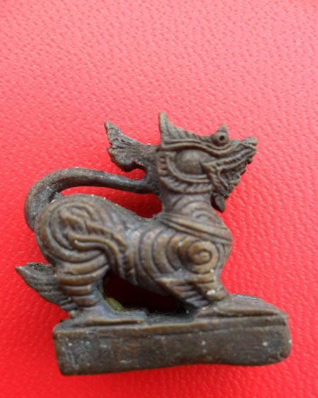 ราชสีห์เนื้อนวโลหะ หลวงปู่ธรรมรังษี รุ่นแรก อุดผงพรายกุมารหลวงปู่ทิม สวยกล่องเดิม