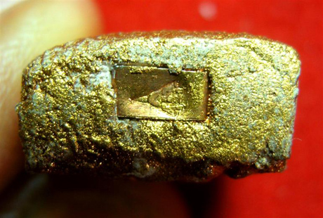 พระขุนแผนผงพรายกุมารพิมพ์เล็ก รุ่นเจดีย์ทอง ทาทองฝังตะกรุดทองแดงพร้อมกล่องเดิม