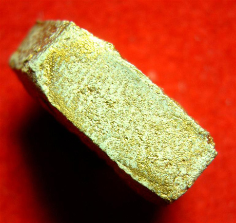 พระขุนแผนผงพรายกุมารพิมพ์เล็ก รุ่นเจดีย์ทอง ทาทองฝังตะกรุดทองแดงพร้อมกล่องเดิม